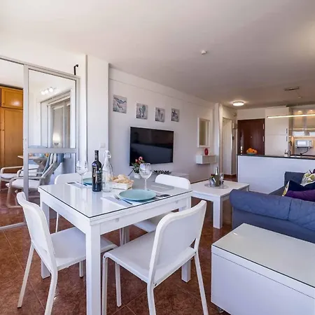 Acogedor, Terraza, Piscina Y Mar * بينالماذينا