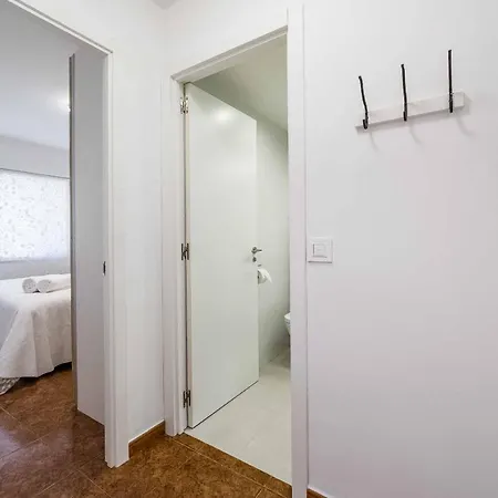 Acogedor, Terraza, Piscina Y Mar * بينالماذينا