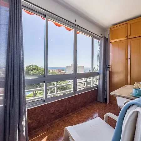 Acogedor, Terraza, Piscina Y Mar بينالماذينا