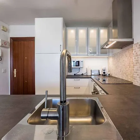 Acogedor, Terraza, Piscina Y Mar بينالماذينا